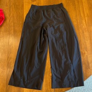 Lululemon wanderer pant crop